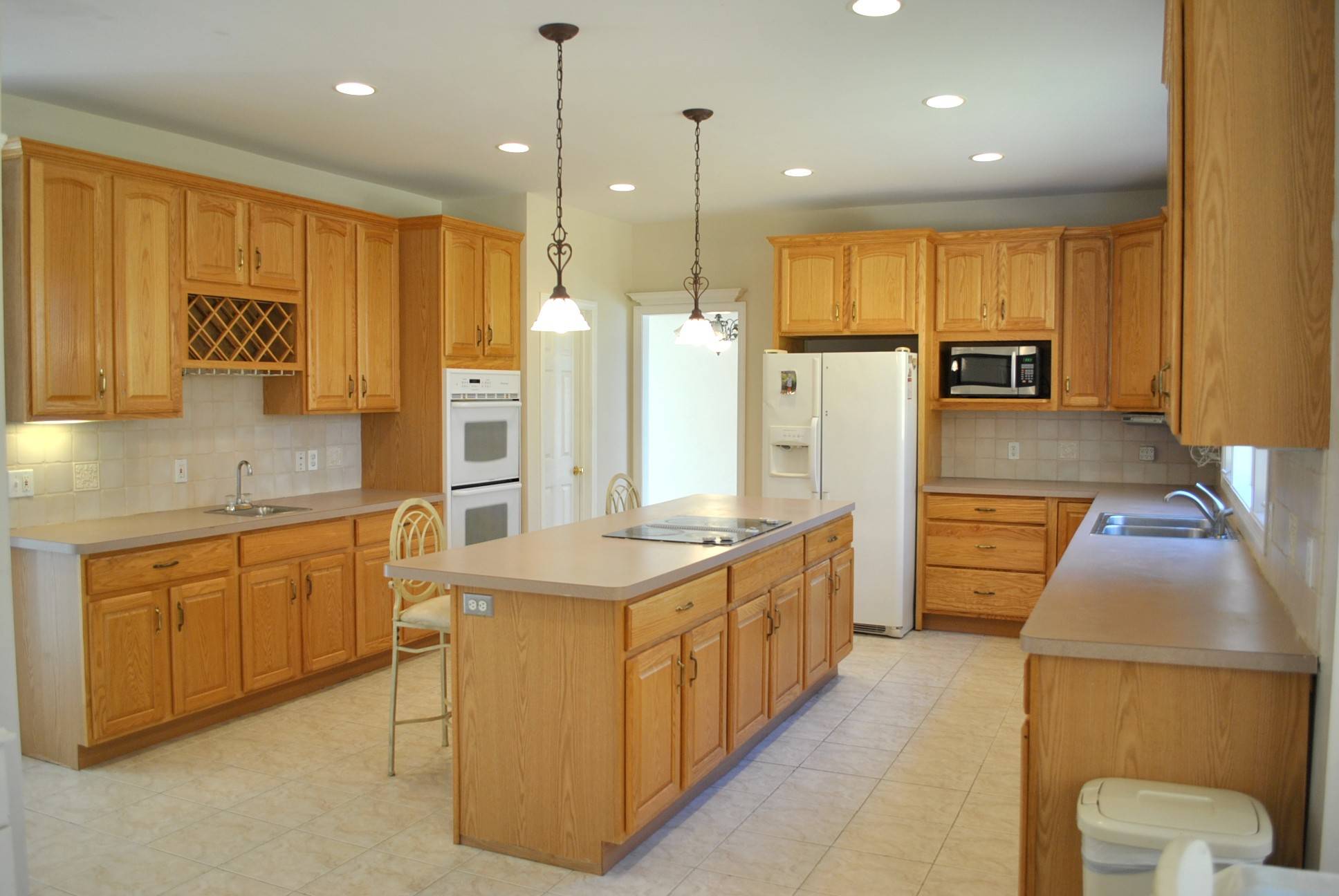 1 Abbey Lane, Newtown, CT Just Listed